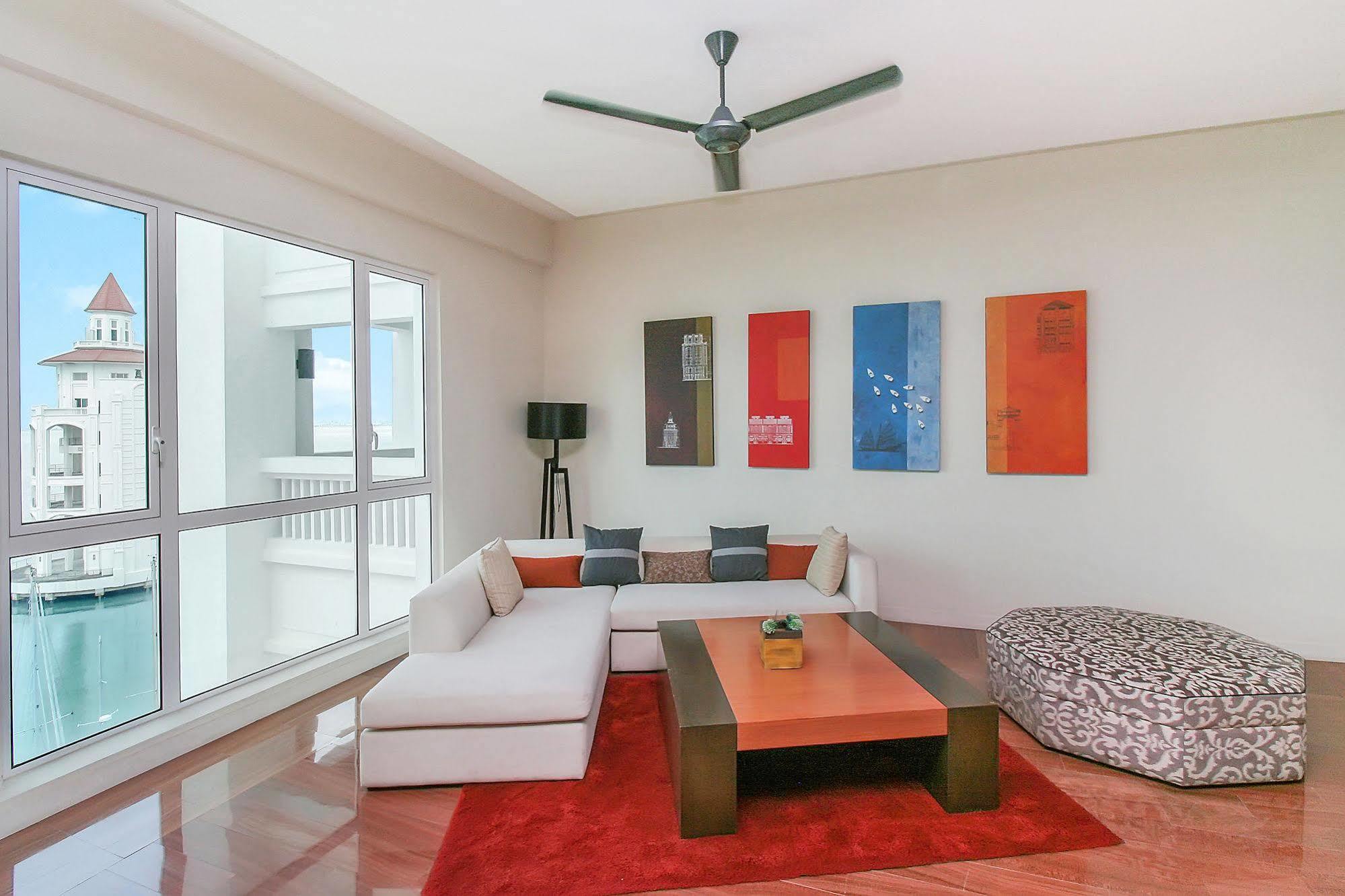 Home Suites By Marina Tanjung Bungah  Exterior photo