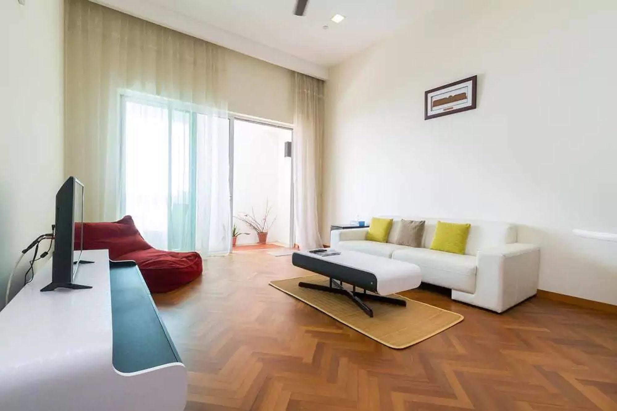Home Suites By Marina Tanjung Bungah  Exterior photo