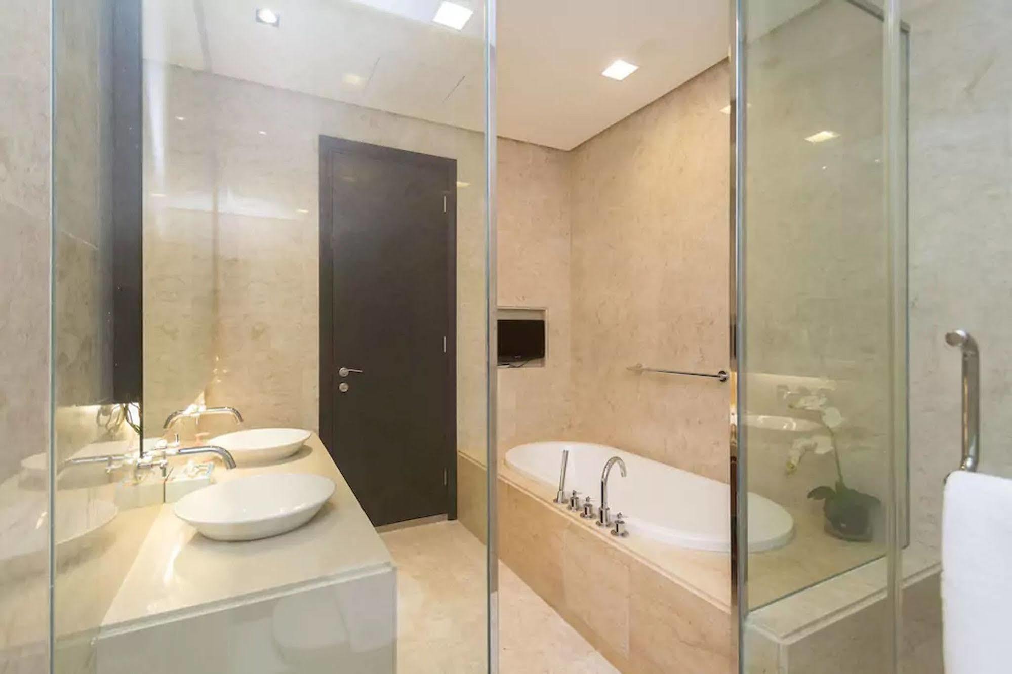 Home Suites By Marina Tanjung Bungah  Exterior photo