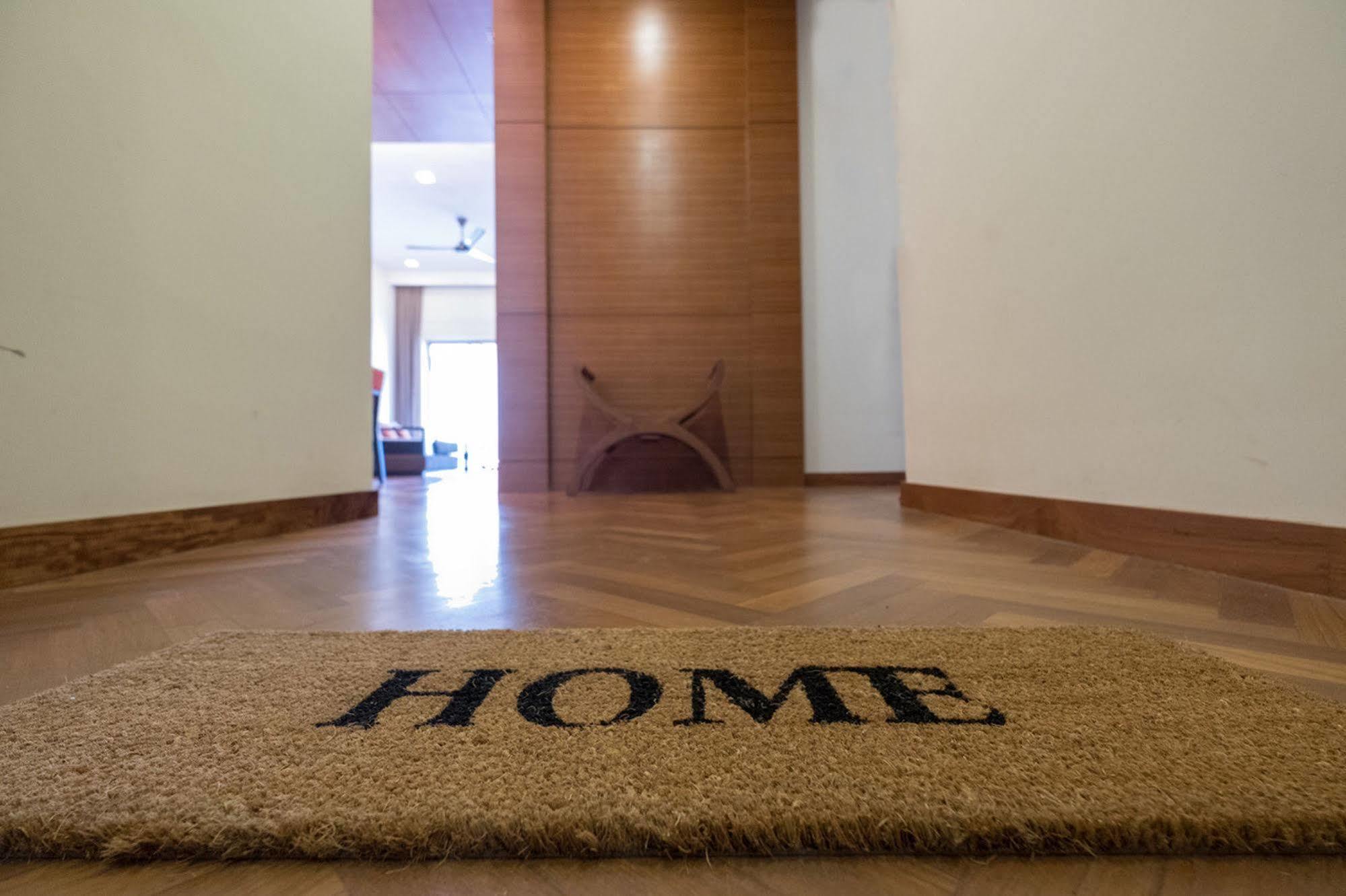 Home Suites By Marina Tanjung Bungah  Exterior photo