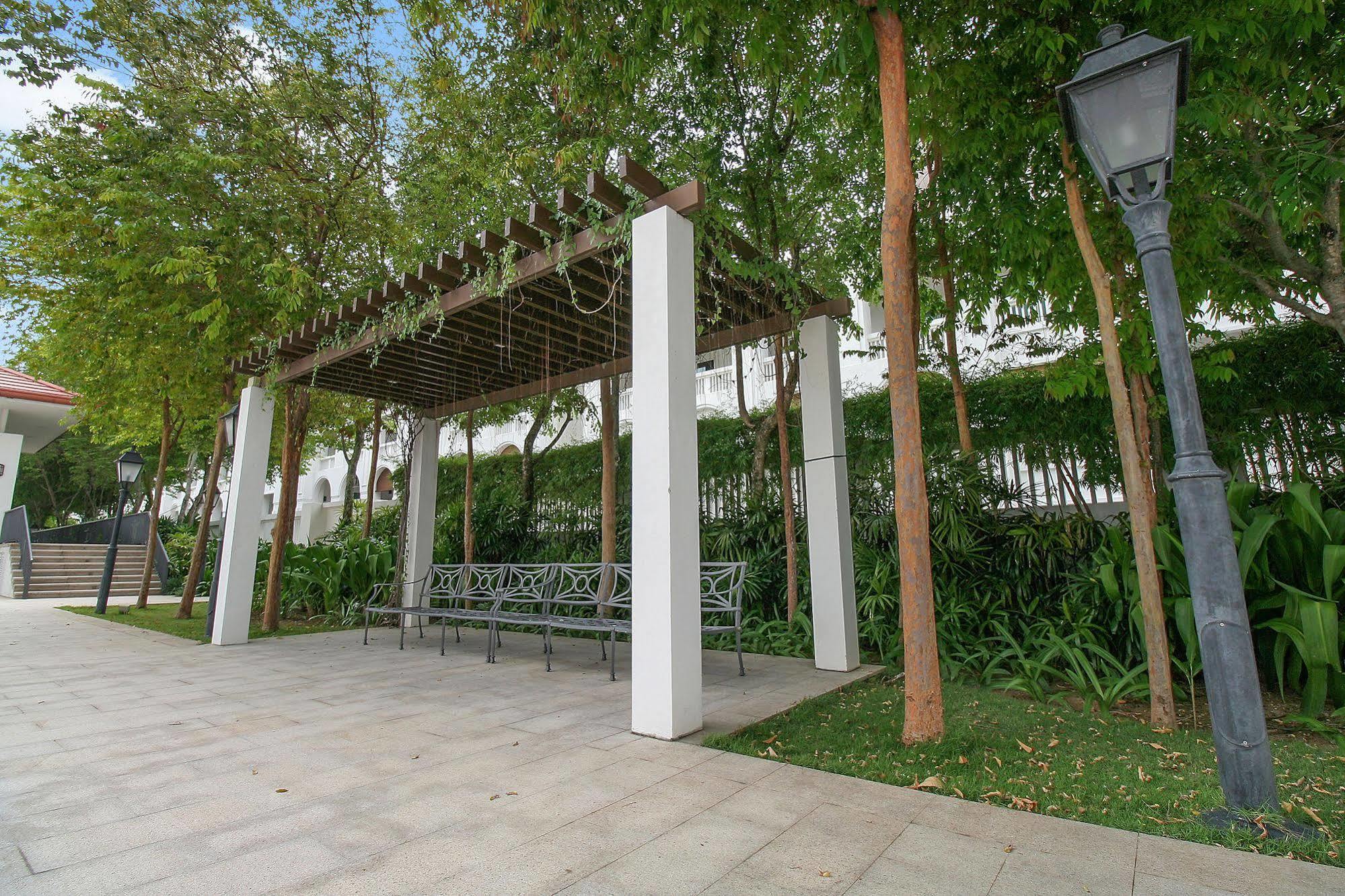 Home Suites By Marina Tanjung Bungah  Exterior photo